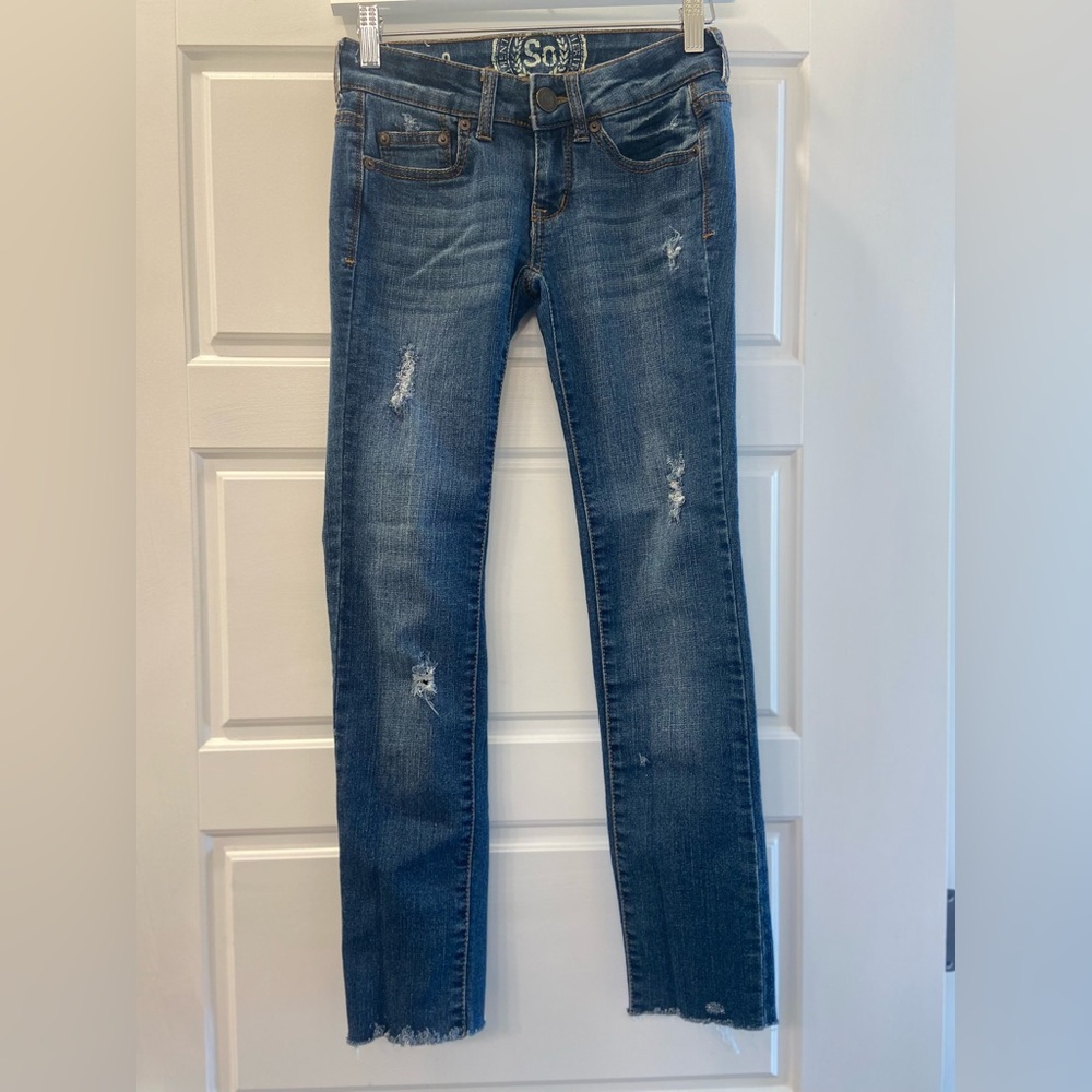 Skinny Jeans with Distressed Details